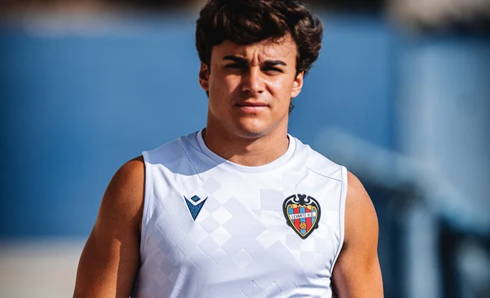 Carlos Álvarez se pierde el primer amistoso de pretemporada por fatiga muscular