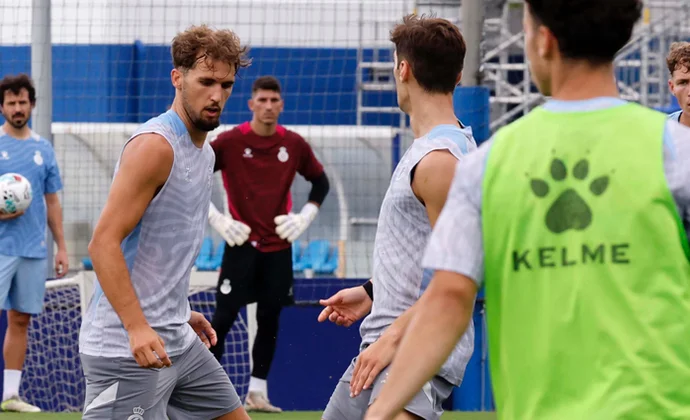 El Espanyol completa un nuevo entrenamiento con la baja de Roberto