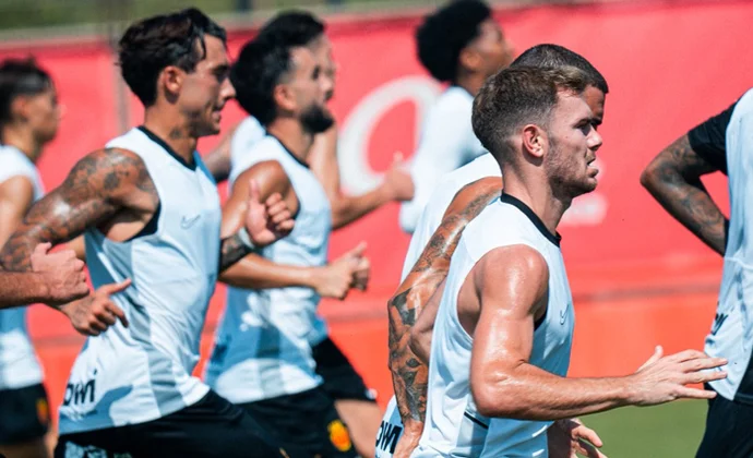 El Mallorca cierra la primera semana de trabajo sin Larin ni Valjent