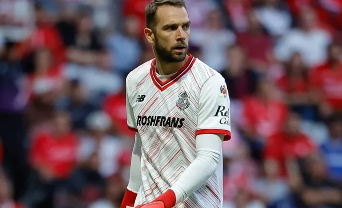 El Betis medita la incorporación de Pau López como agente libre