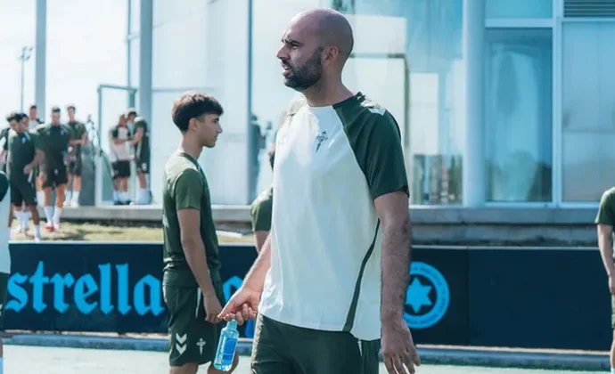 Javi Rueda hace parte de la sesión con el grupo