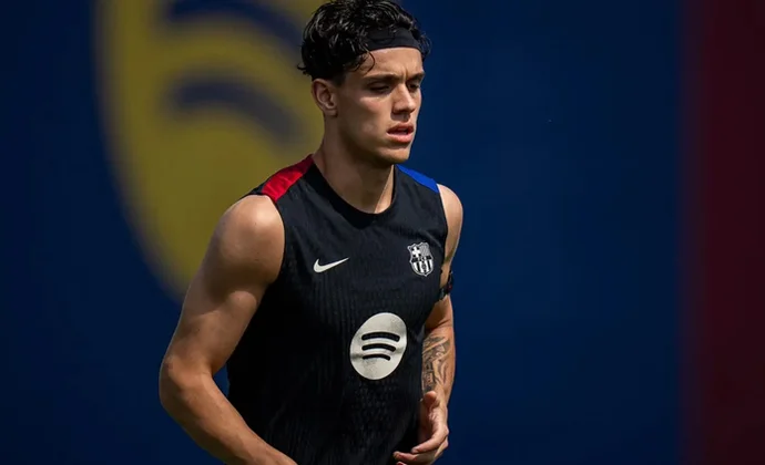 Héctor Fort llega tarde al primer día de trabajo