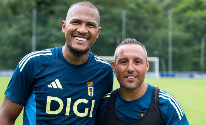 El Real Oviedo se pone en marcha en el Requexón con 27 futbolistas y tres en la enfermería