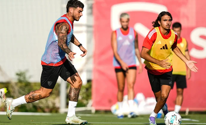 El Sevilla se ejercitó esta tarde con cuatro bajas