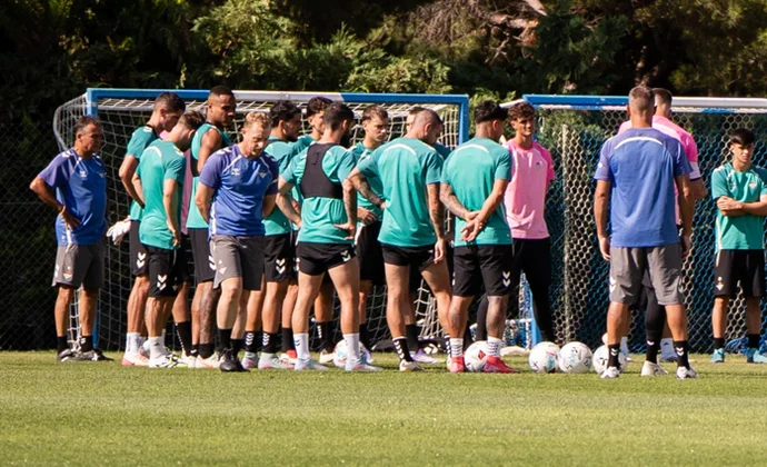 El Betis completa otro entrenamiento en Portugal con seis bajas