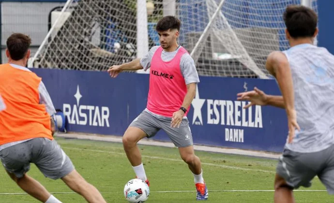 El Espanyol pierde a Javi Hernández por fractura en el quinto metatarsiano del pie derecho