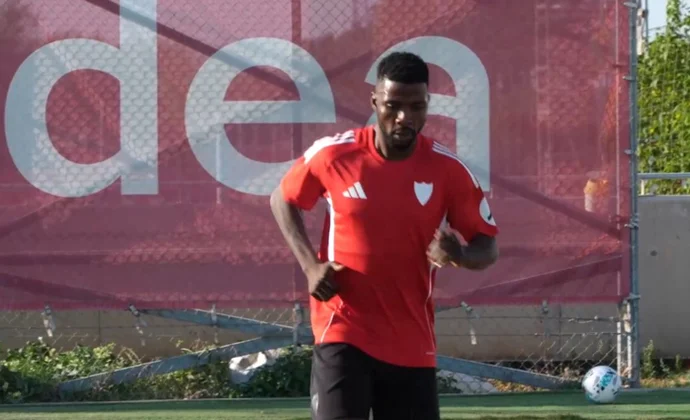 Iheanacho salta al césped por primera vez tras diez días de indigestión