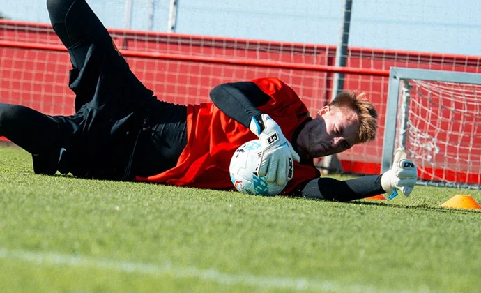 Lucas Bergstörm completa su primer entrenamiento con el Mallorca