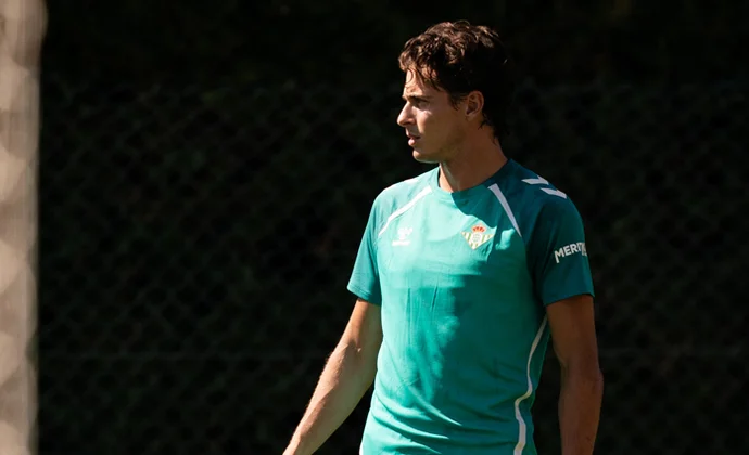 El Betis completa otra sesión vespertina sin los tres lesionados