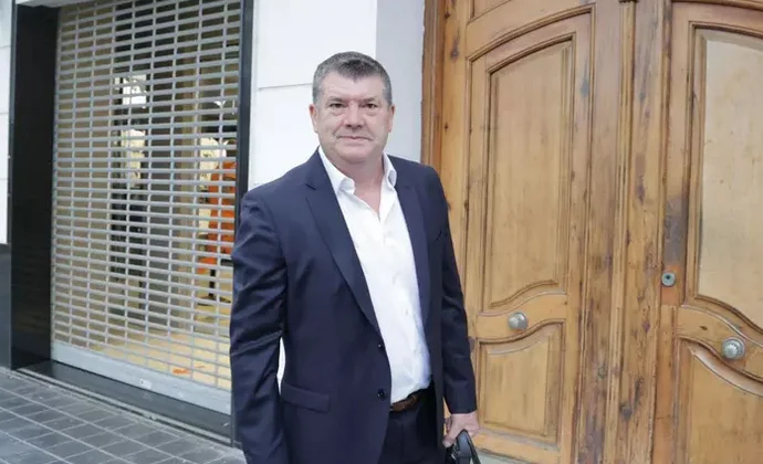 El plan de Gourlay para la defensa del Valencia 25/26: Tàrrega, Diakhaby, Cömert y Copete