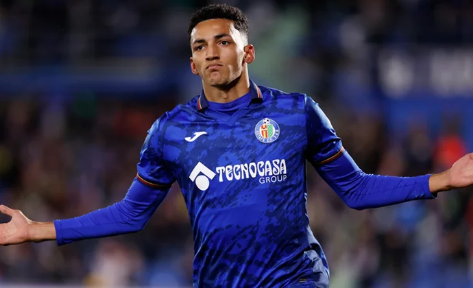 El Elche negocia con el Real Madrid la cesión de Álvaro Rodríguez