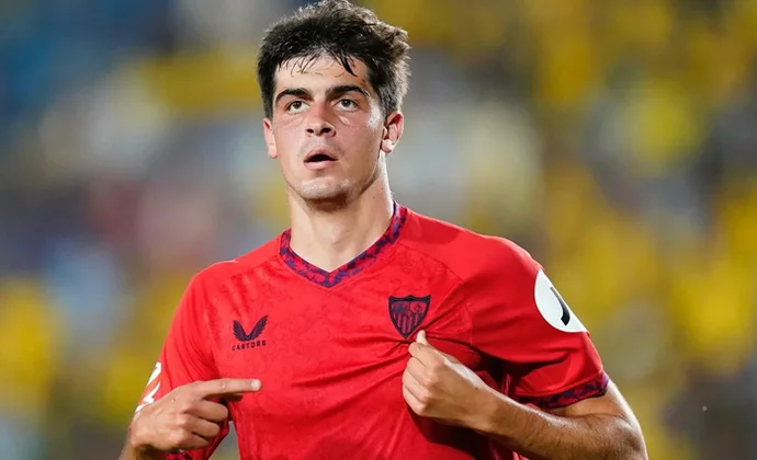 El Sevilla inscribe a Juanlu antes de traspasarlo al Napoli