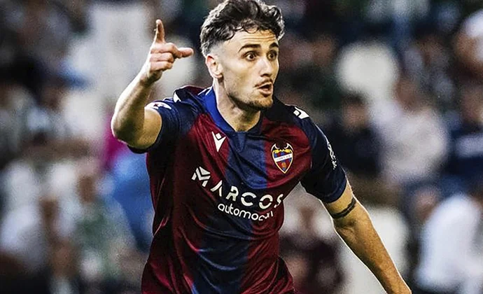 Acuerdo entre Real Oviedo y Villarreal por la cesión de Álex Forés