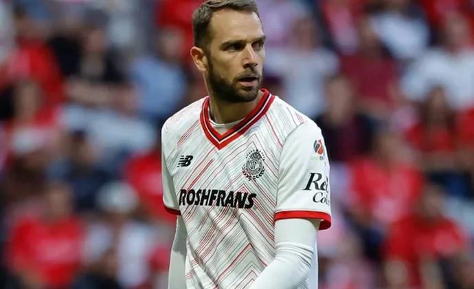 El Betis ofrece tres años de contrato a Pau López