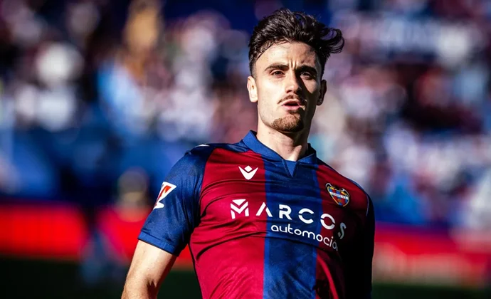 El Real Oviedo cierra el fichaje de Álex Forés