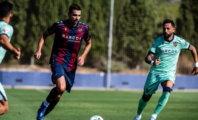 El Levante cierra la semana de trabajo con un partidillo sin Carlos Álvarez ni Matturro