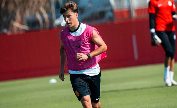 El Mallorca cierra la semana de trabajo con la única baja de Larin