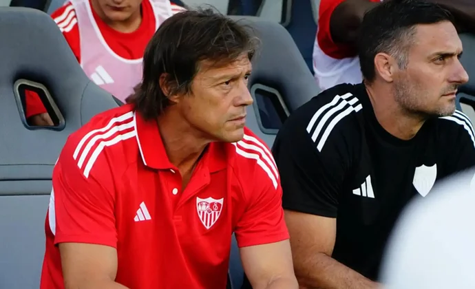 Almeyda insiste con el 4-2-3-1 con un mediapunta por detrás del delantero