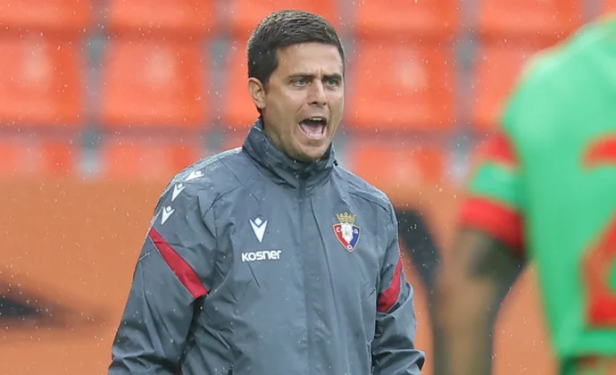 Lisci arranca su etapa en Osasuna con un 4-2-3-1 reconocible