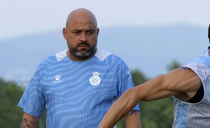 Manolo trabajó contra el Peralada dos sistemas según la fase del juego