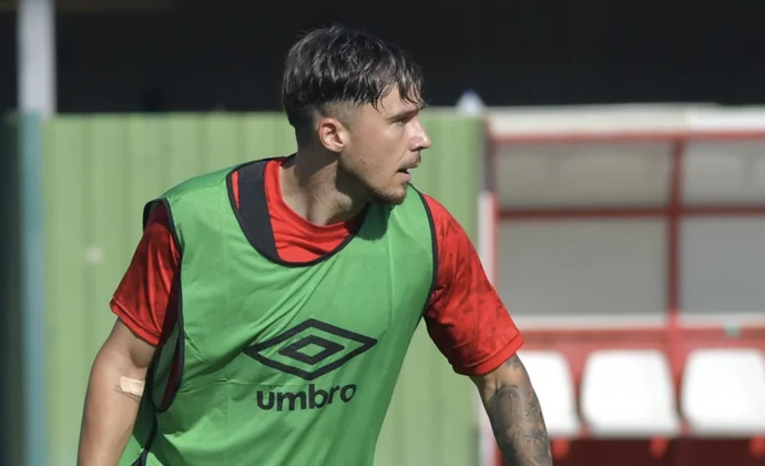 Ratiu se queda sin minutos en el primer amistoso con la mirada puesta en el mercado