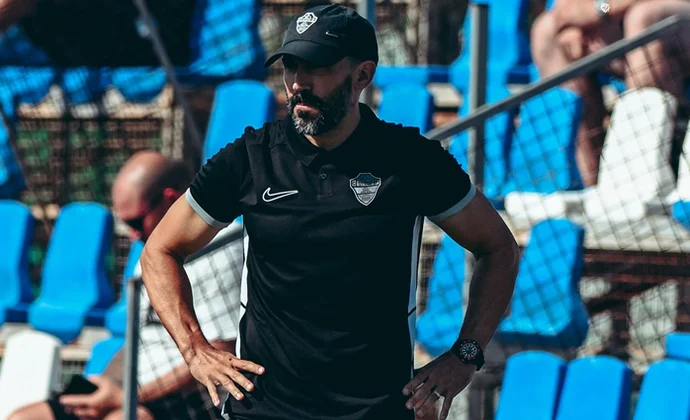 Sarabia dibuja el primer Elche de la pretemporada con defensa de cinco