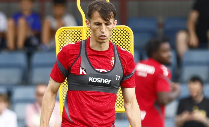 Areso vuelve a trabajar apartado y Aimar Oroz se ausenta