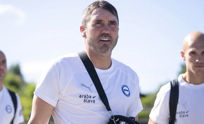 Coudet quiere automatismos y trabaja con la defensa titular desde el primer día