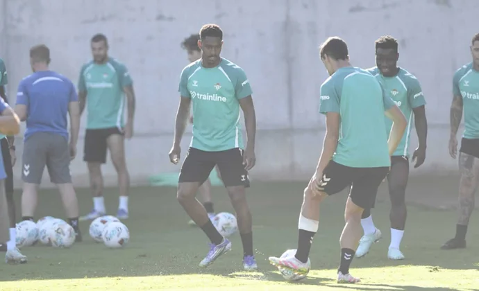 Junior Firpo y Pau López se incorporan al grupo este miércoles