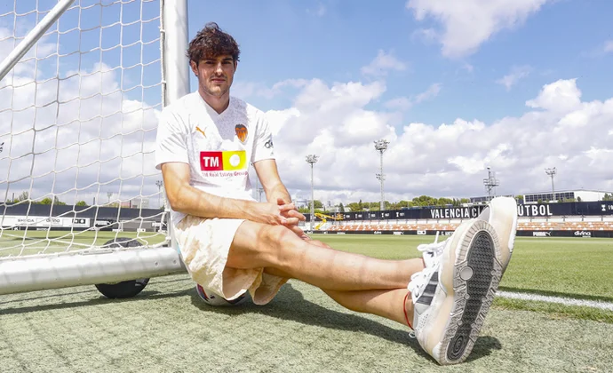 Javi Guerra, como Diego López y Tàrrega, también rechaza la oferta de renovación del Valencia