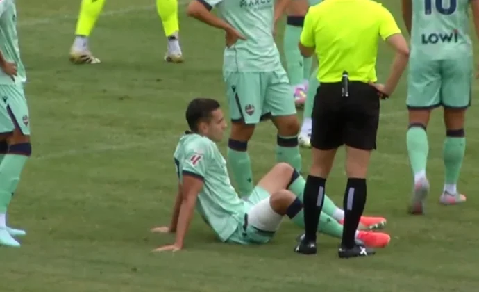 Matías Moreno se lesiona a los ocho minutos y engrosa la enfermería del Levante