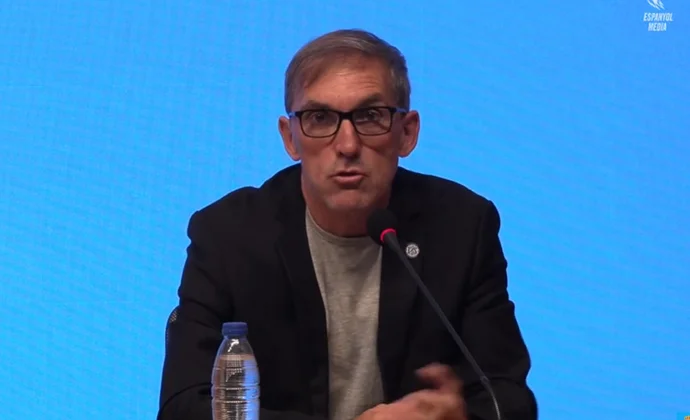 Garagarza presenta a Roberto, pide paciencia para los siguientes fichajes y habla del mercado