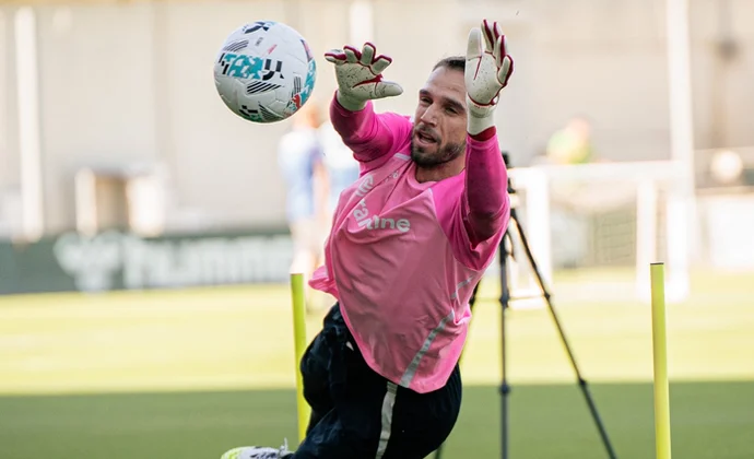 Petit, Junior y Pau López suman otro entrenamiento en una sesión con tres bajas