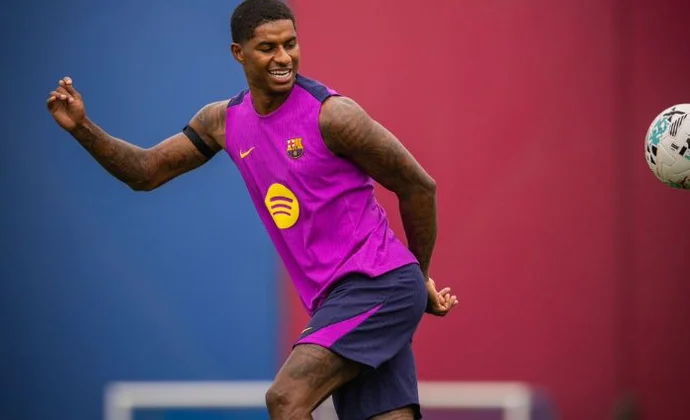 Rashford de nuevo con el Barça en la última sesión antes del viaje a Japón