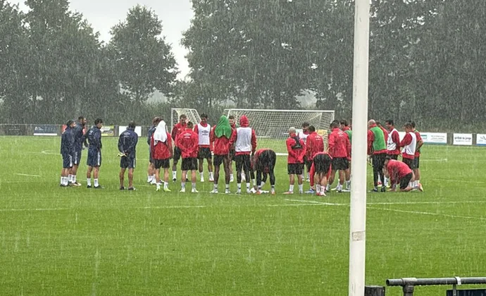 El Rayo está de gira en Países Bajos sin dar convocatoria, sin presencia de medios ni nuevas equipaciones
