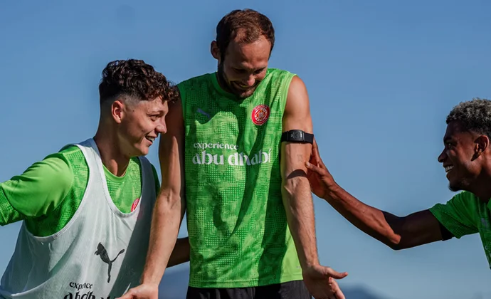Blind, aparentemente recuperado antes de enfrentarse al Olympique de Marsella