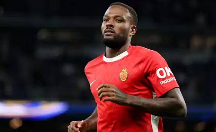 El Mallorca pregunta al Valencia si también quiere a Larin mientras negocian por Copete