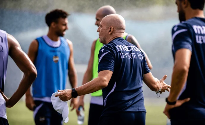 Las lesiones de Matías Moreno y Alan Matturro marcan la última sesión de entrenamiento del Levante