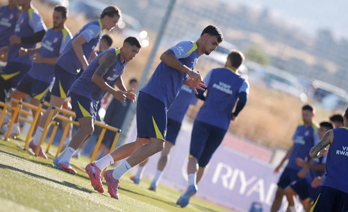 Baena gestiona las cargas al margen junto con los descartes Samuel Lino y Lemar