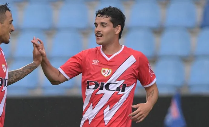 Sergio Camello se retiró lesionado del partido contra el Zwolle