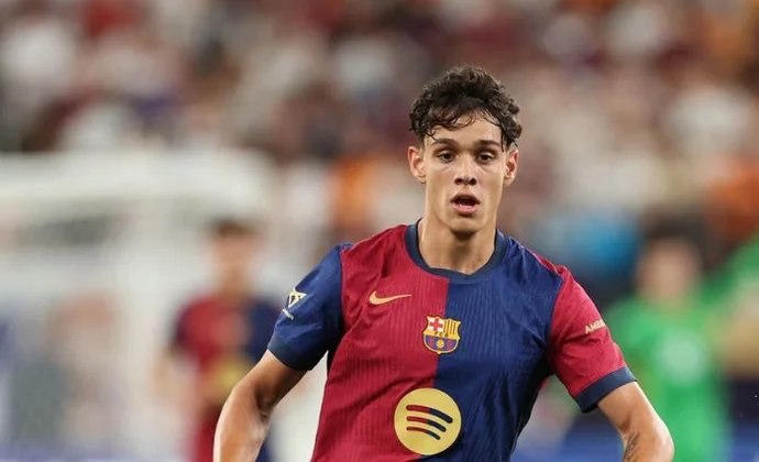 Héctor Fort podría salir del Barcelona por falta de oportunidades