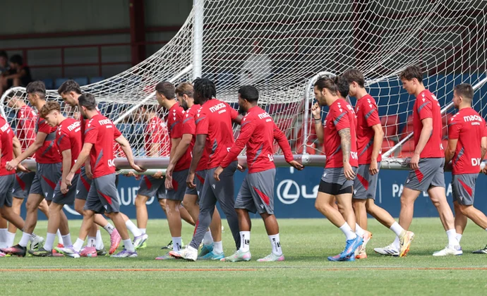 Aimar Oroz vuelve al grupo y Rubén García se queda al margen