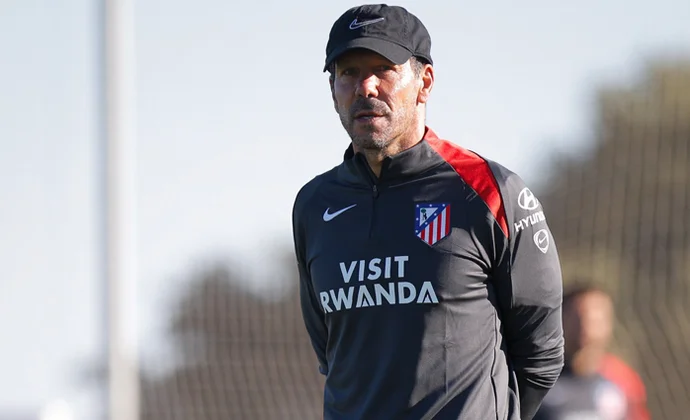 Seis jugadores del Atlético trabajan al margen mientras Giménez sigue con su recuperación