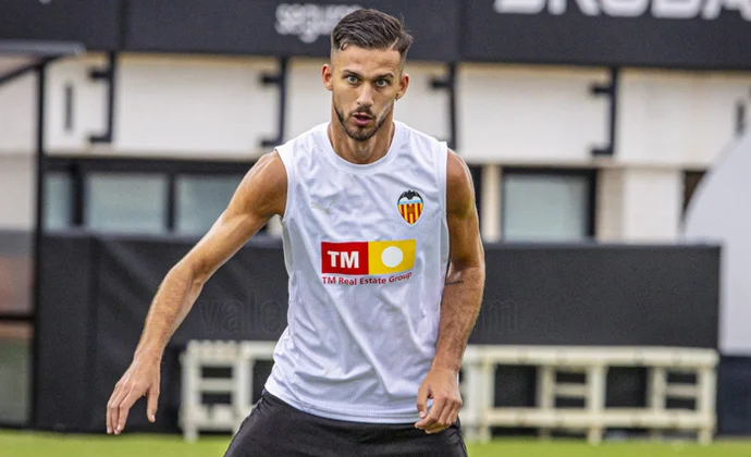 Copete, novedad en una sesión sin Dimitrievski, Alberto Marí ni los descartes