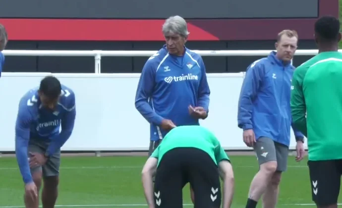 El Betis completa la primera sesión de trabajo en Inglaterra sin las cuatro bajas