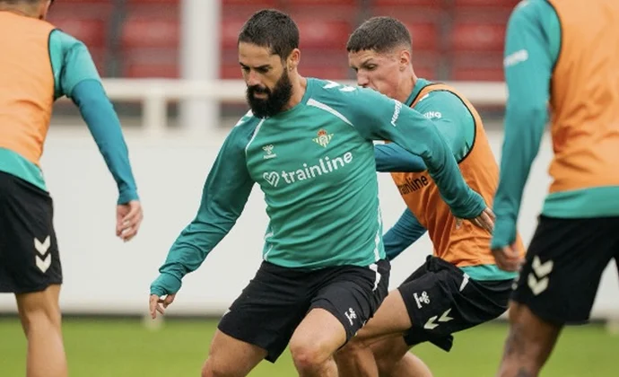 Pellegrini reservó a Isco contra el Coventry por precaución