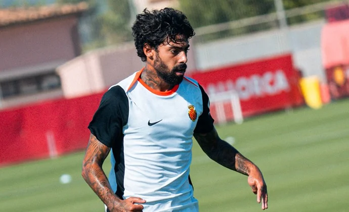 Samu Costa pide a Pablo Ortells que escuche ofertas de la Premier