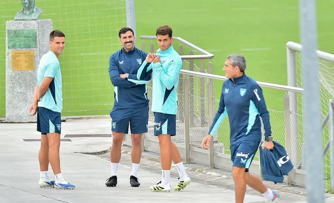 Gorosabel vuelve al grupo. Paredes y Egiluz, al margen