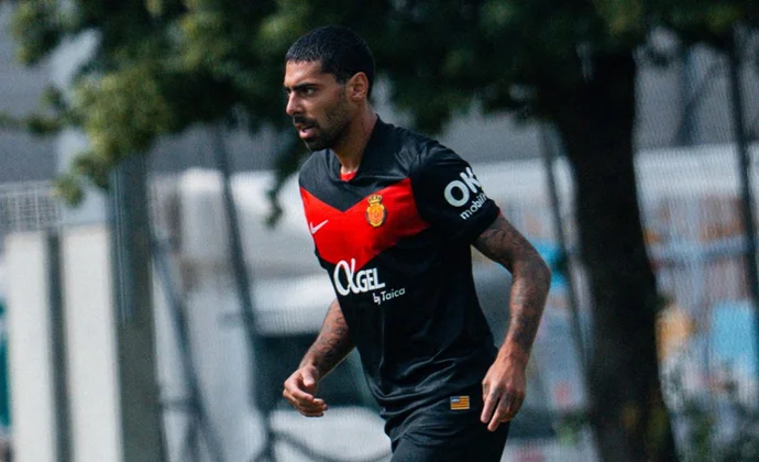 Asano y Samu Costa reaparecen, mientras que Raíllo se pierde su tercer amistoso