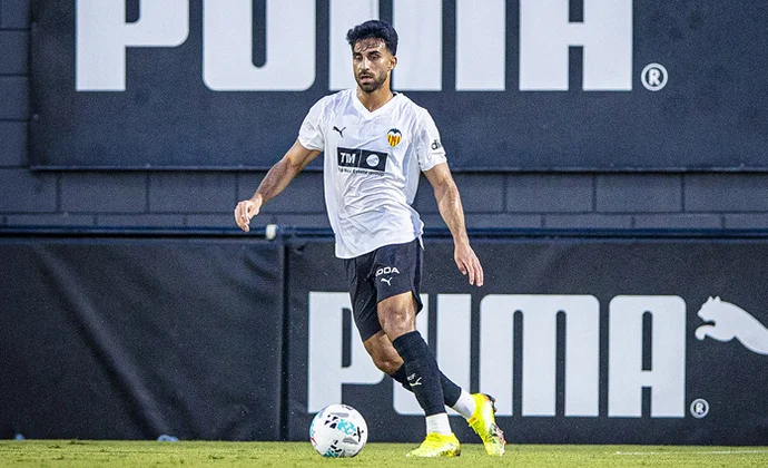 Cömert convence y será el cuarto central